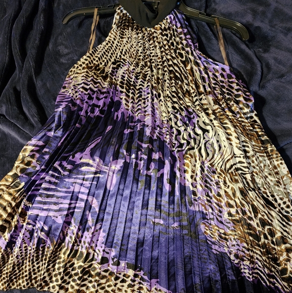 Accordion Style Halter Top - Picture 5 of 5